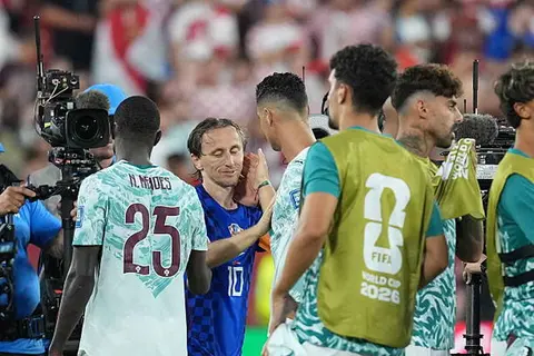 ليلة عاطفية بامتياز.. رونالدو يودّع مودريتش ويهدي الفوز لروح جوتا